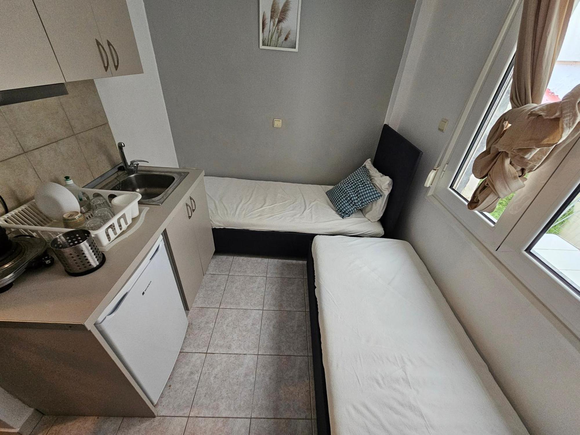 Sunset_Apartments Only 15 Meters From The Sea Neos Marmaras Bilik gambar